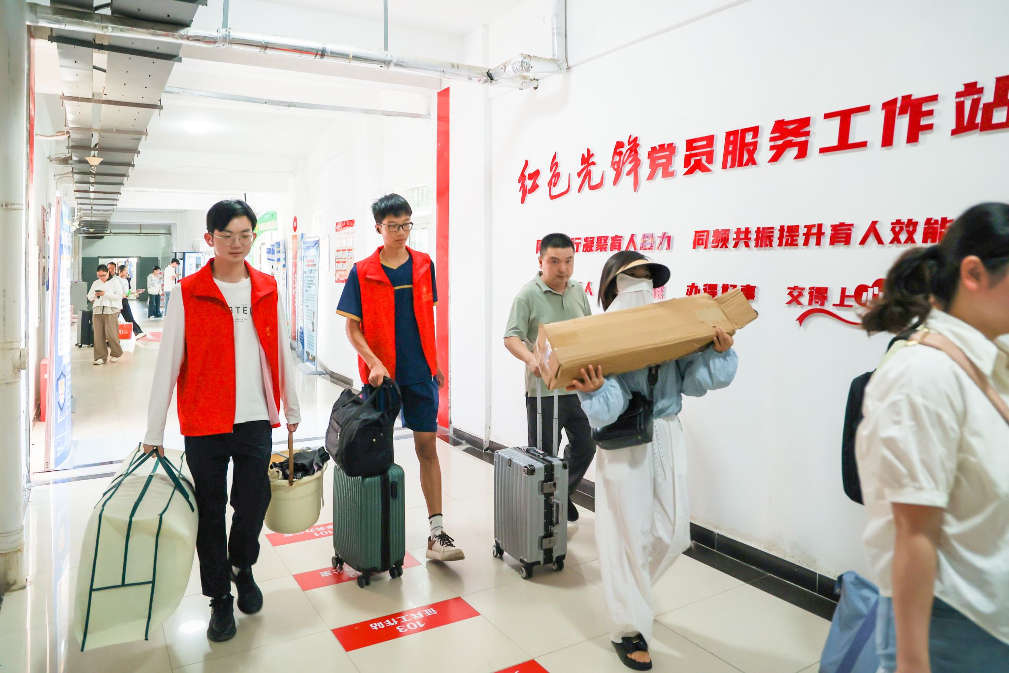 新葡萄8883官网AMG发挥“党员先锋岗”的实践教育作用.jpg 新葡萄8883官网AMG发挥“党员先锋岗”的实践教育作用.jpg